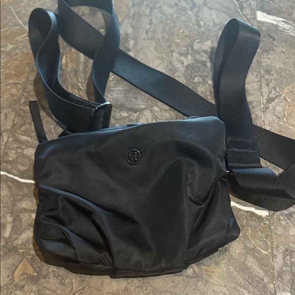 Lululemon black yoga Bag